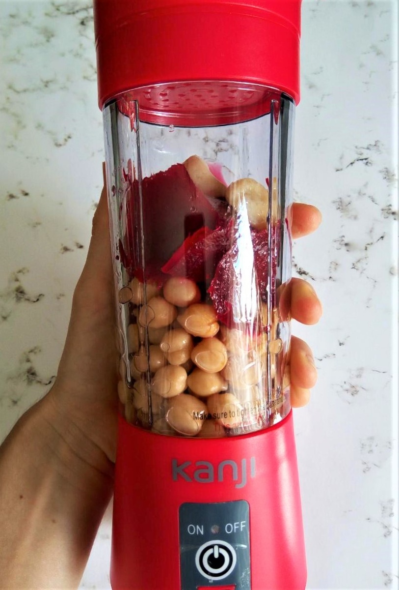 Помещаем ингредиенты в блендер и 