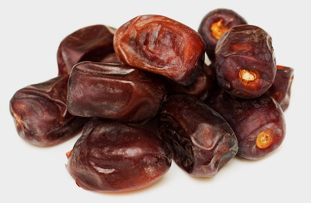 Я больше люблю Иранские финики, они больше и мясистее.И сразу покупаю без косточек, чтобы лучше есть их.