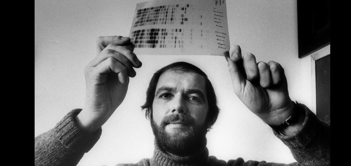 эндрю гарфилд по соображениям совести. реальные события на английском. бен аффлек операция арго. Based on a true story надпись. вера фармига заклятие.