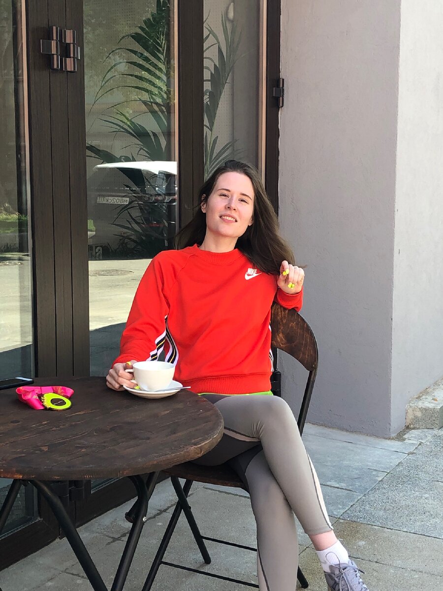 На завтраке я была уже намного счастливее.)