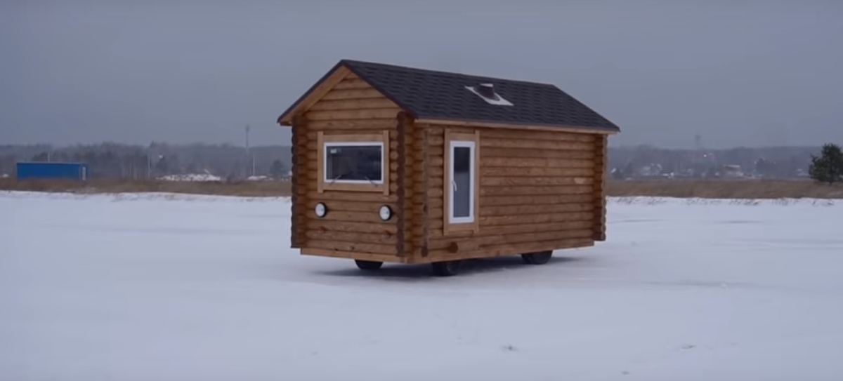Мужики построили дерявянный дом на базе Уазика, вот что у них получилось