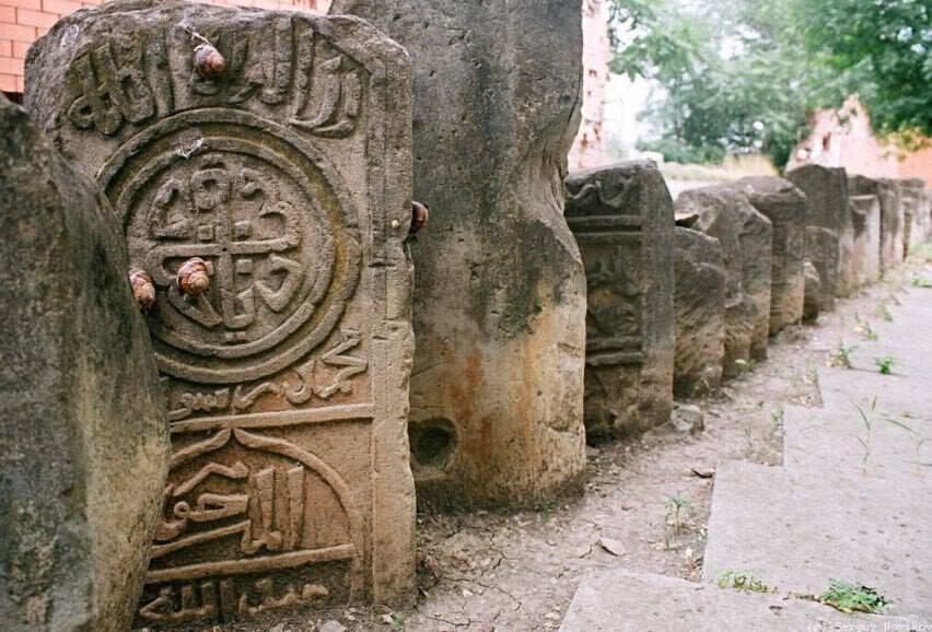 Чеченские надгробья с солярными знаками