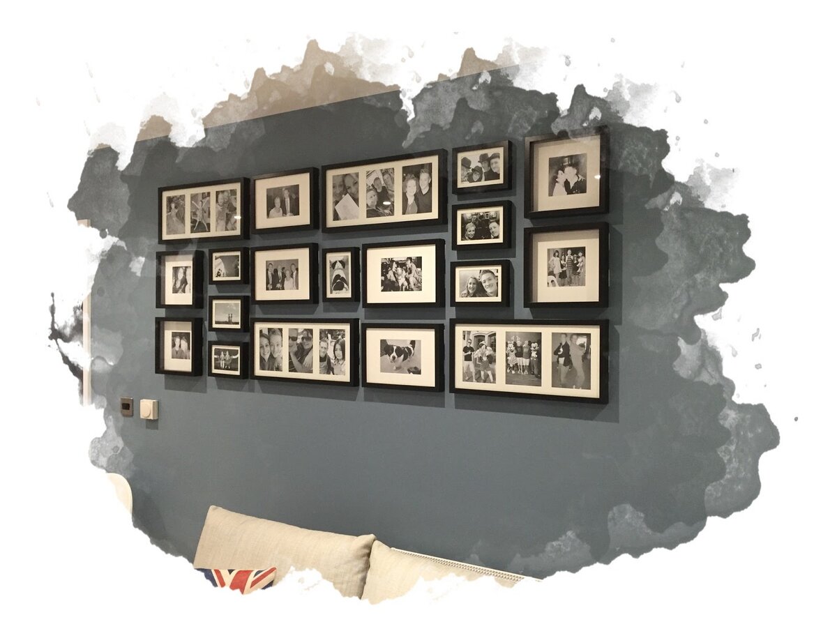 Фоторамки на стене