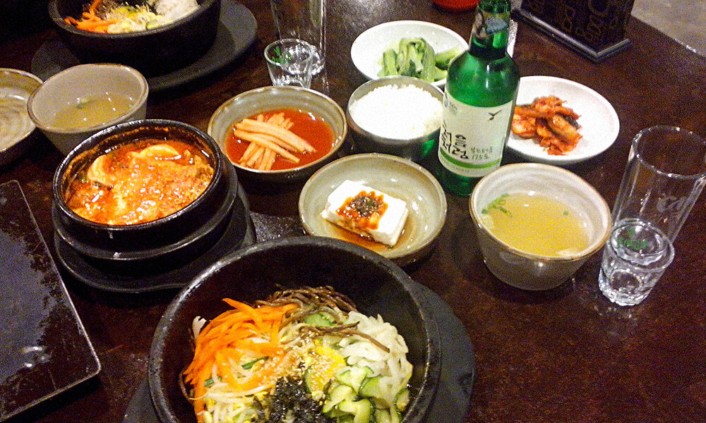 южная корея соджу. чем закусывают соджу. водка соджу. рисовая водка соджу. южная корея соджу.