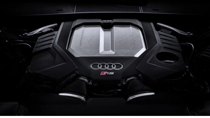 Двигатель
V8 4.0 TFSI 
С двойным турбонаддувом и технологией mild hybrid: высокая мощность в сочетании с эффективностью

Мощность
600 л. с.
Динамика
3.6 c
разгон от 0 до 100 км/ч

Надежный и мощный 