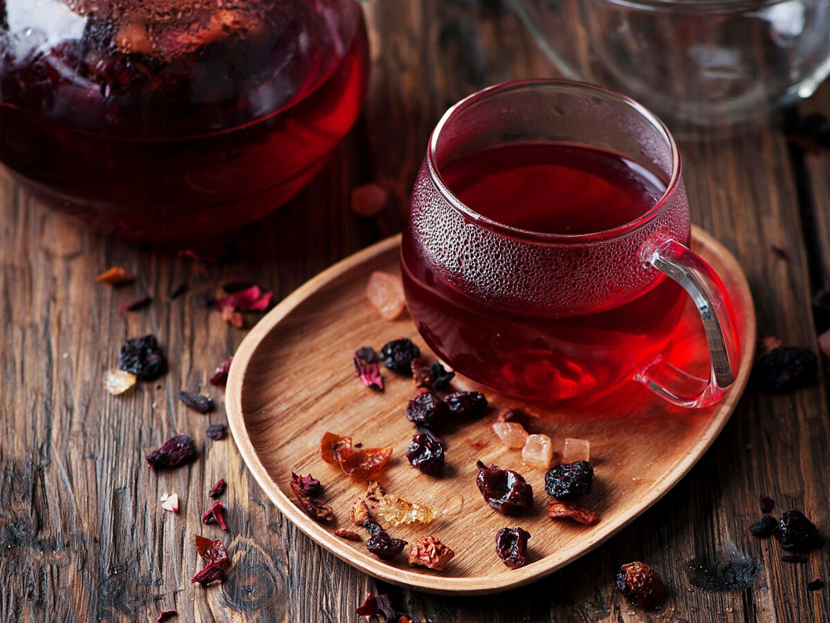 Как правило, ягодные чаи содержат множество микроэлементов и других полезных веществ, за счет которых эти напитки превращаются в «эликсиры здоровья».