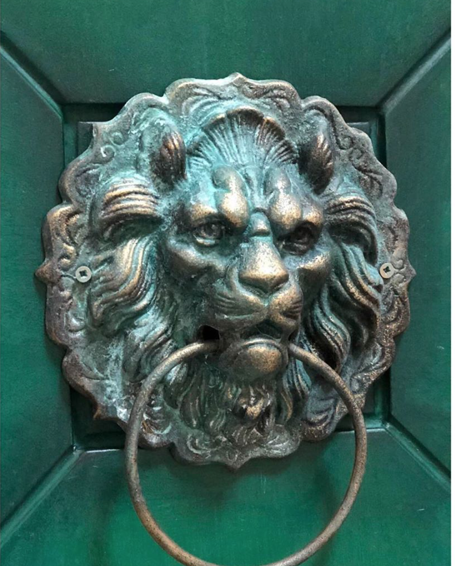 Не стала менять входную дверь, решила покрасить | ES_dizain | Дзен