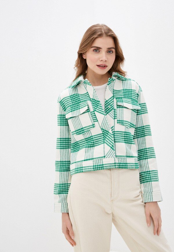 Кажется, что пальто летнее, но в составе есть 10% шерсти. Ссылка на него: https://www.lamoda.ru/p/mp002xw0rye4/clothes-sela-polupalto/