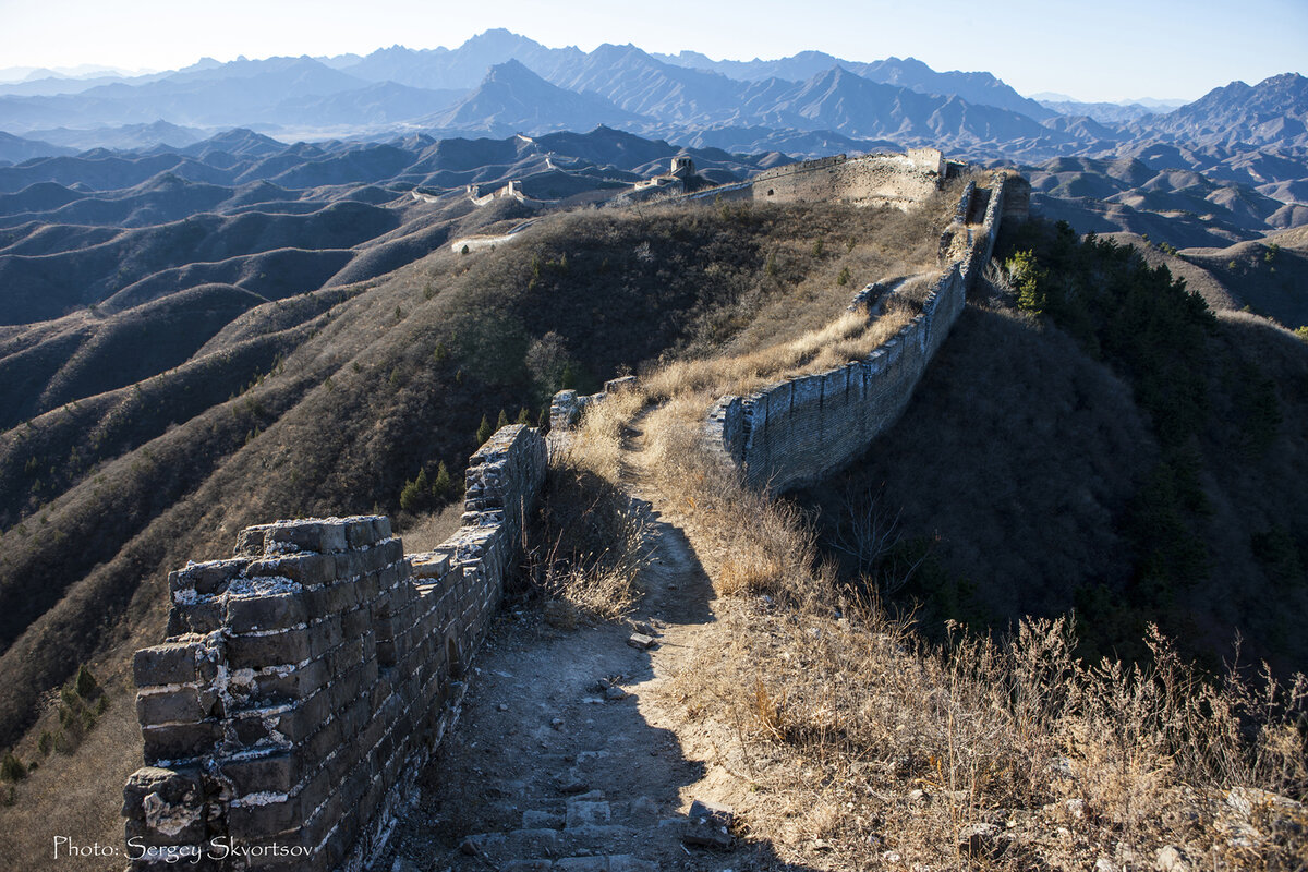 Великая стена россии. Руины Великой китайской стены. Великая китайская стена цинхай. Великая китайская стена разрушенная. Великая китайская стена невосстановленный участок стены.