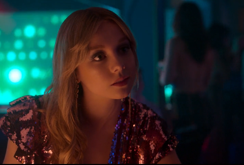 Наряды и образы Карлы хочется рассматривать под лупой