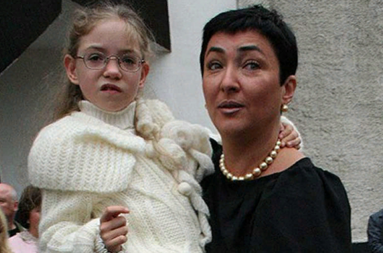 Единственная дочь Лолиты — Ева Милявская: как живет девушка и чем  занимается | Elleonora Ru | Дзен