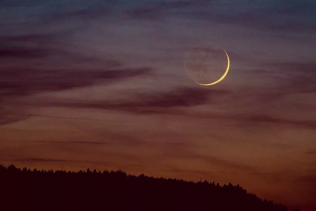 Луна новый день. Новолуние. Молодой месяц. Новолуние фото. Фото Луны.