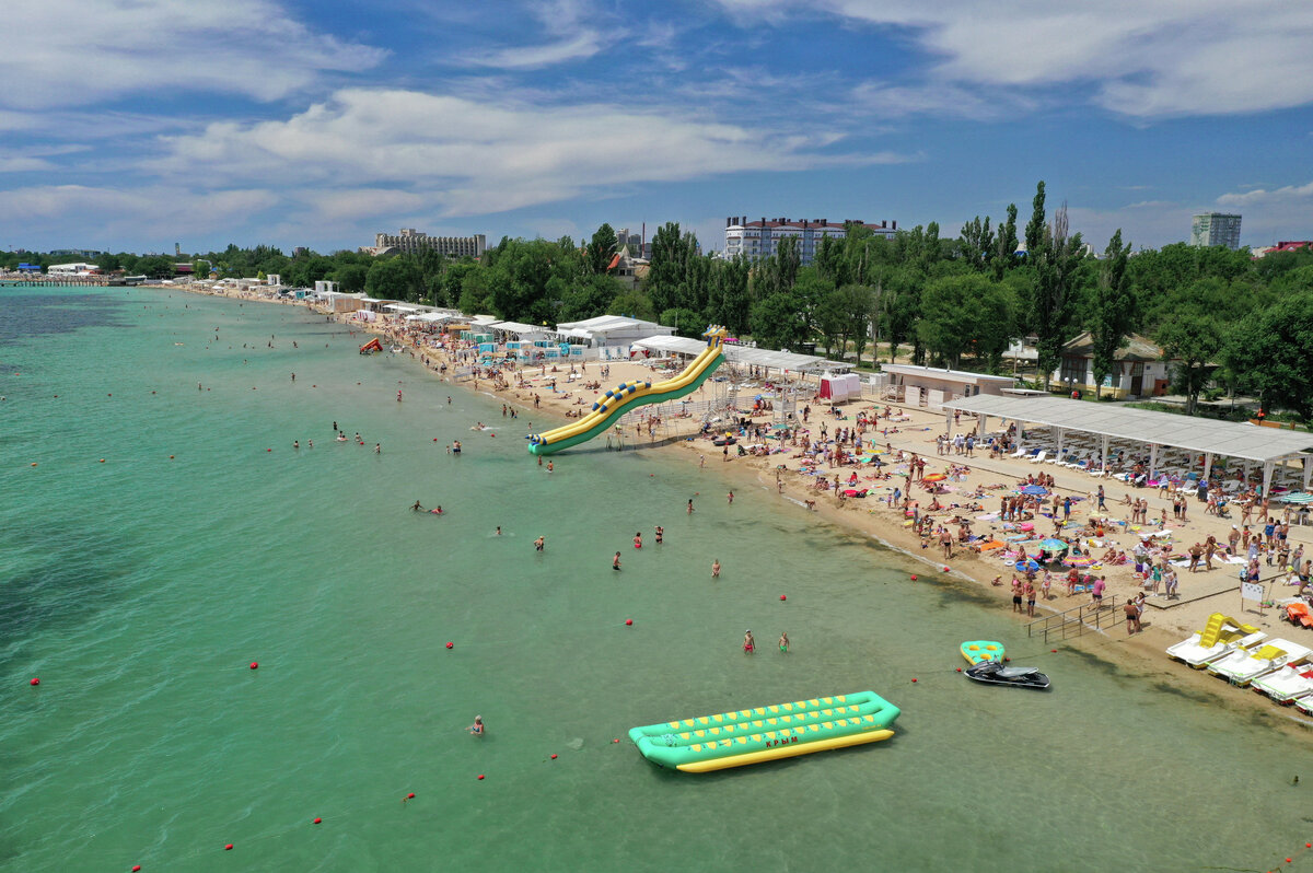 При желании можно выбрать пляж в курортном центре города - рядом с набережной...