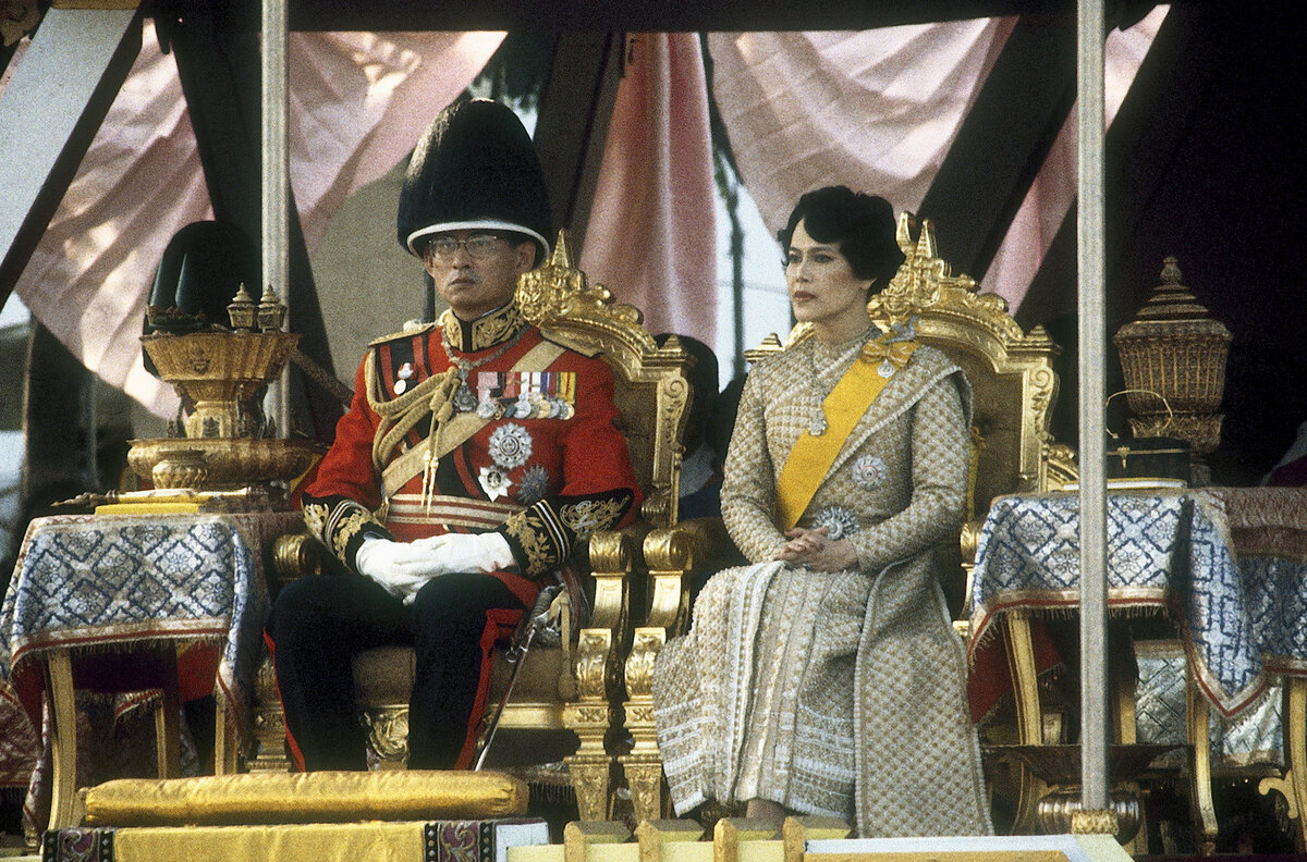 Король Пхумипон Адульядет и его супруга Сирикит.Источник:Getty image