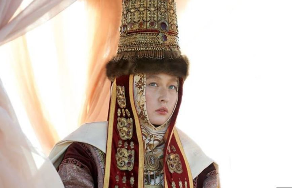 Актриса Газиза Тлеубай. Кадр из фильма «Казахское ханство. Золотой трон
