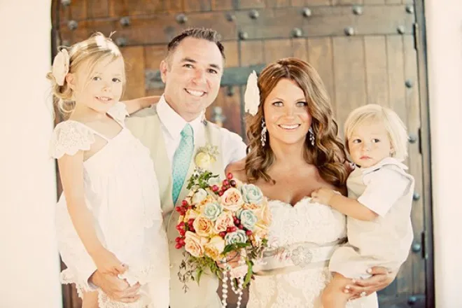 ранние браки. о браке и семье. невеста с ребенком. брак и дети. молодожены с детьми.