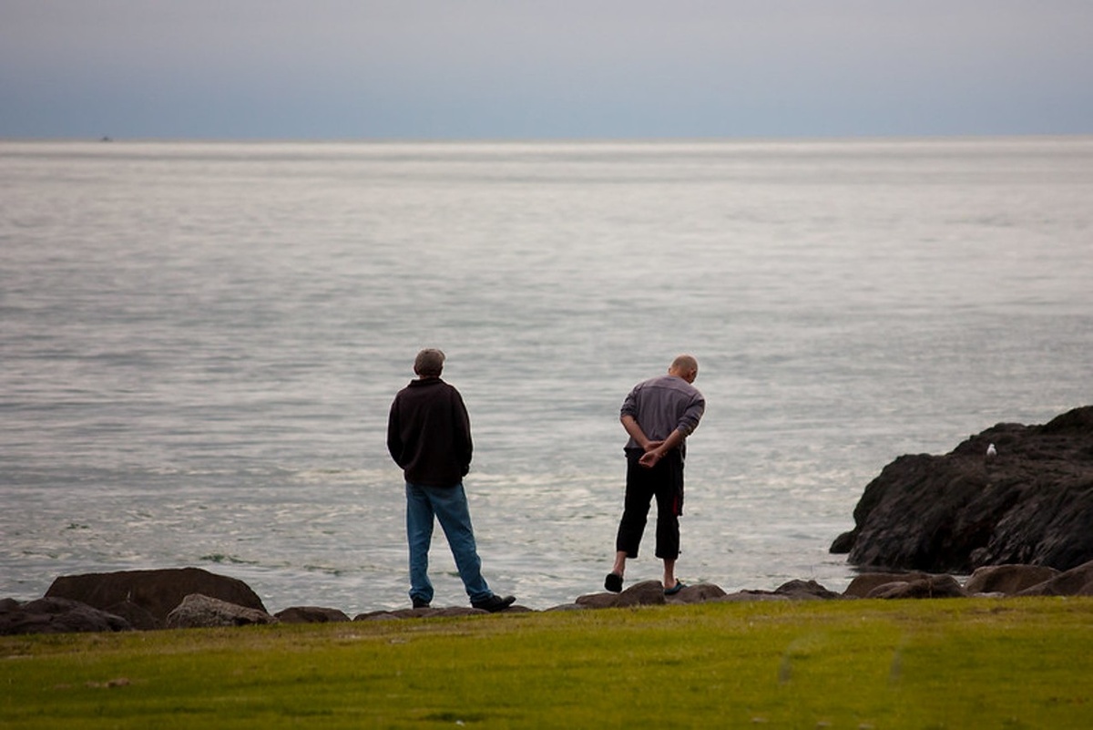 Муж решил не вмешиваться. Странная позиция, честно говоря.