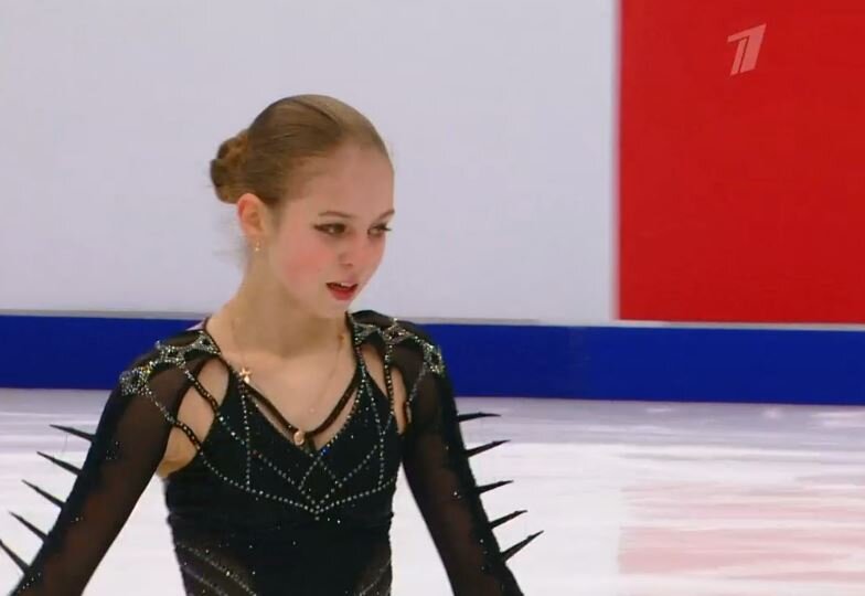 Александра Трусова в новом платье. Источник фото: 1tv.ru