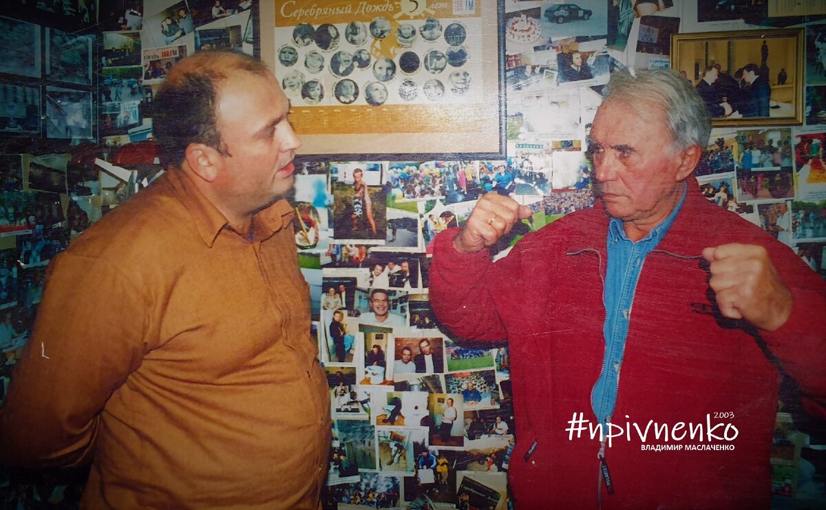 В гостевой комнате радиостанции СЕРЕБРЯНЫЙ ДОЖДЬ, 2003 год