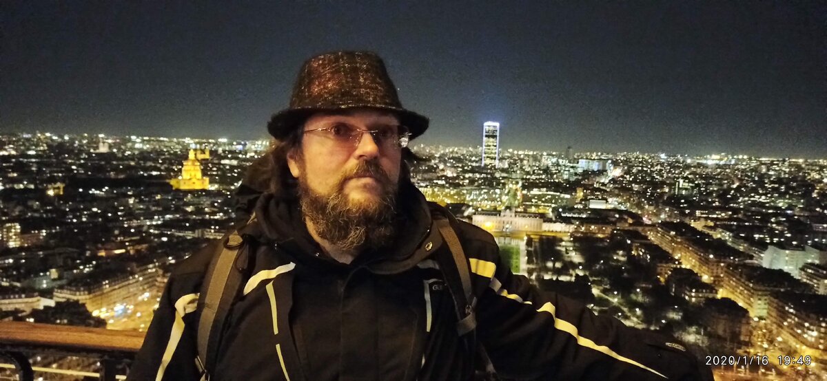 Зимой неплохо гулять по Парижу, например