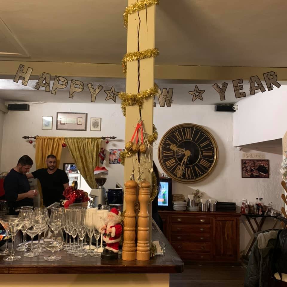 Ресторан выглядит по-новогоднему - я сделала это фото в самом начале января 2020.