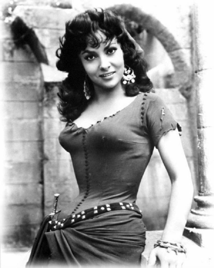 Джина Лоллобриджида в молодости..Фото Яндекс.Картинки.