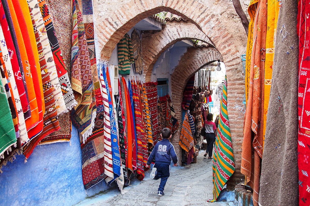 Марокко экспорт. Марокко рынок Марракеш. Марокко рынок Медина. Марокко, Фес базар. Марокко квартал Хабус.
