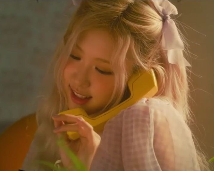 Кадр из первой части клипа