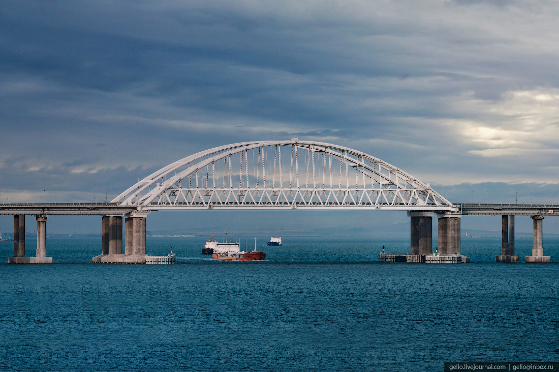 Крымский мост. Железнодорожный мост автомобильный мост метромост. Самый длинный мост в России. Соединяем берега Крымский мост. Самые красивые мосты России.