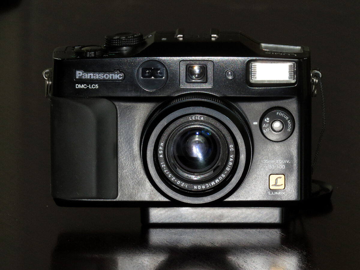 Panasonic LC5 с блендой монитора