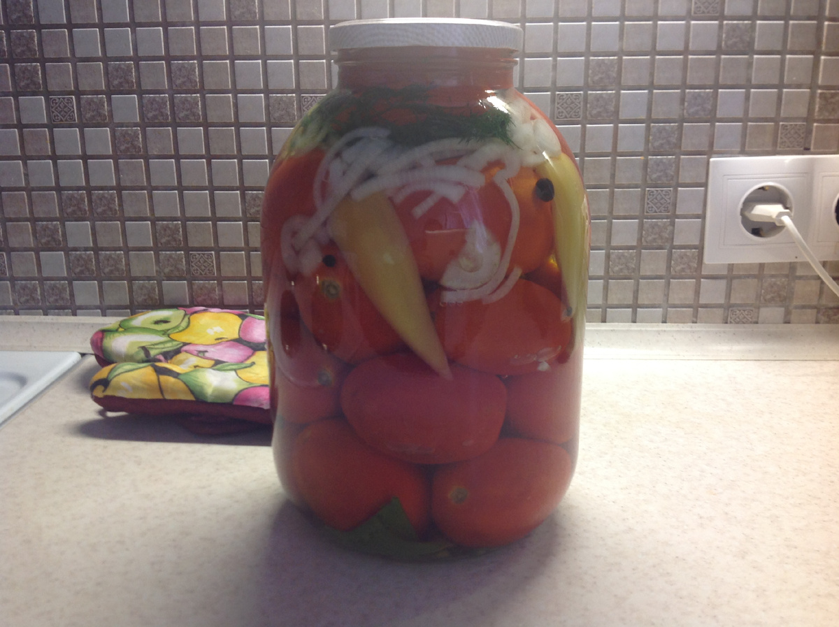 Маринованные помидоры на зиму ( фото автора)