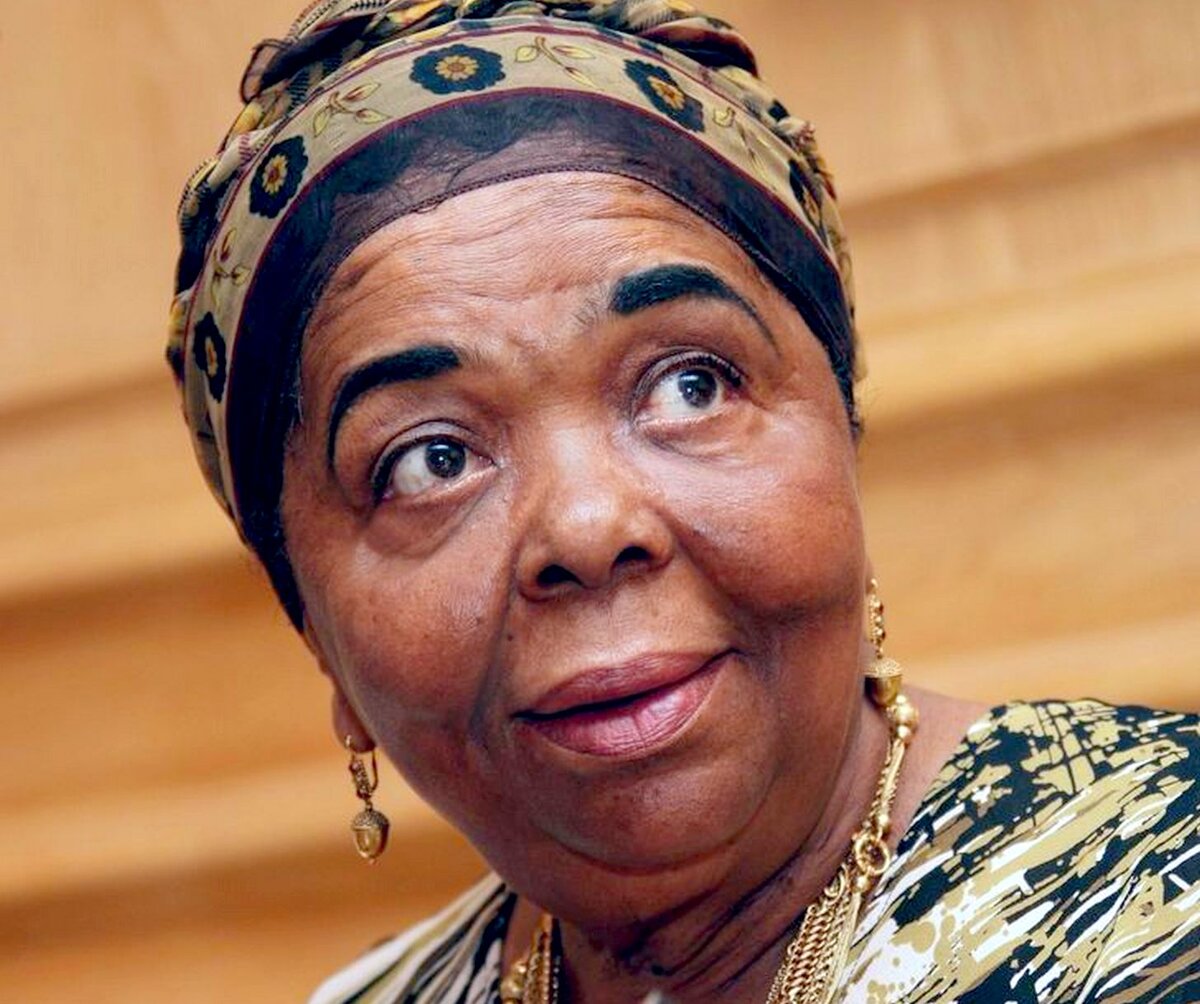 Сезария эвора босиком. Босоногая дива из кабо. Босоногая дива из кабо. Босоногая дива сезария эвора. Певица сезария эвора.