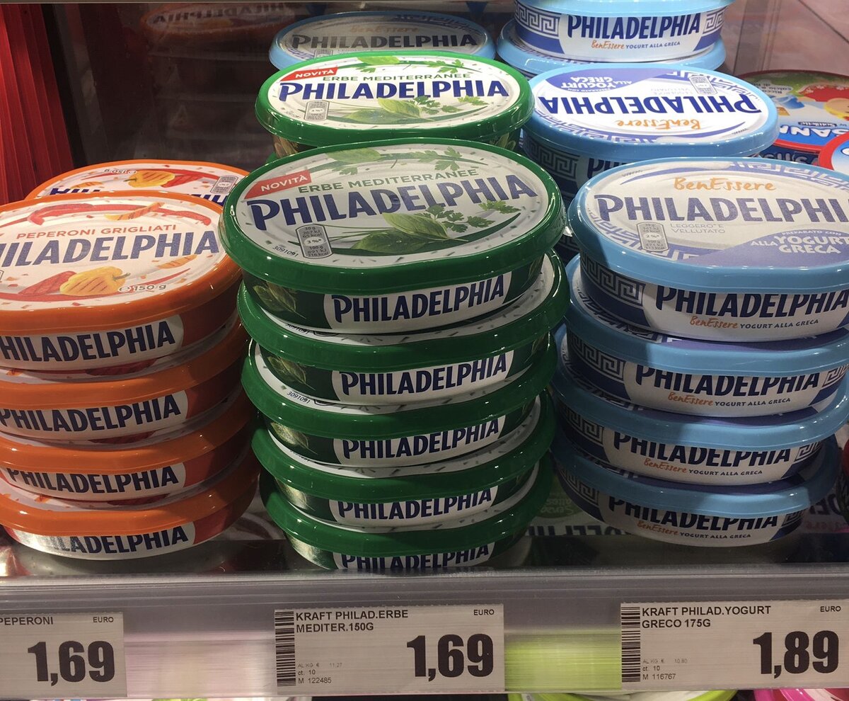 Итальянские производители часто балуют своих потребителей, создавая новые вкусы, полюбившихся продуктов, а также они создают к каждому сезону лимитированные коллекции своих продуктов в красивых упаковках (Фото автора)