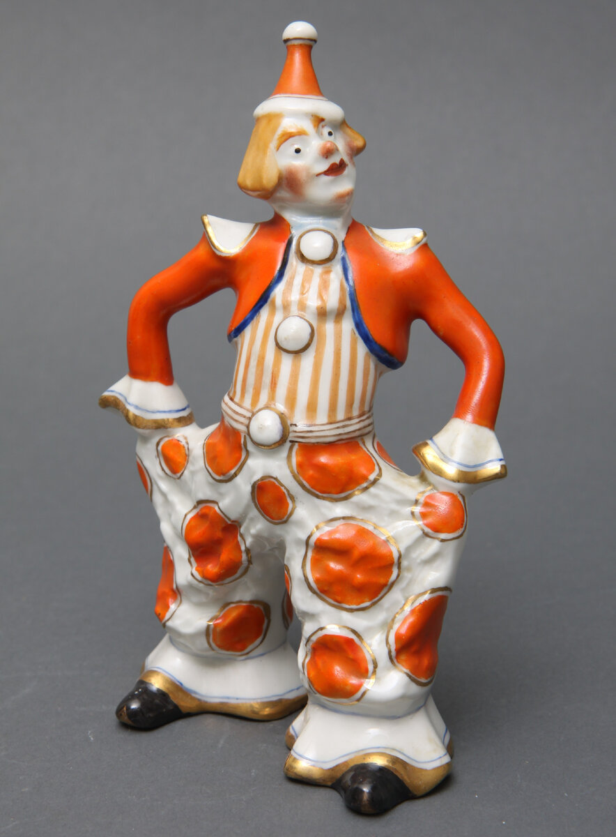 Сергей Орлов. Скульптура «Печальный клоун» из триптиха «Цирк». 1939. Вербилки. Высота 15,6 см. Государственный музей керамики в Кусково / ФР 4173. Госкаталог: 7009708. Источник: goskatalog.ru