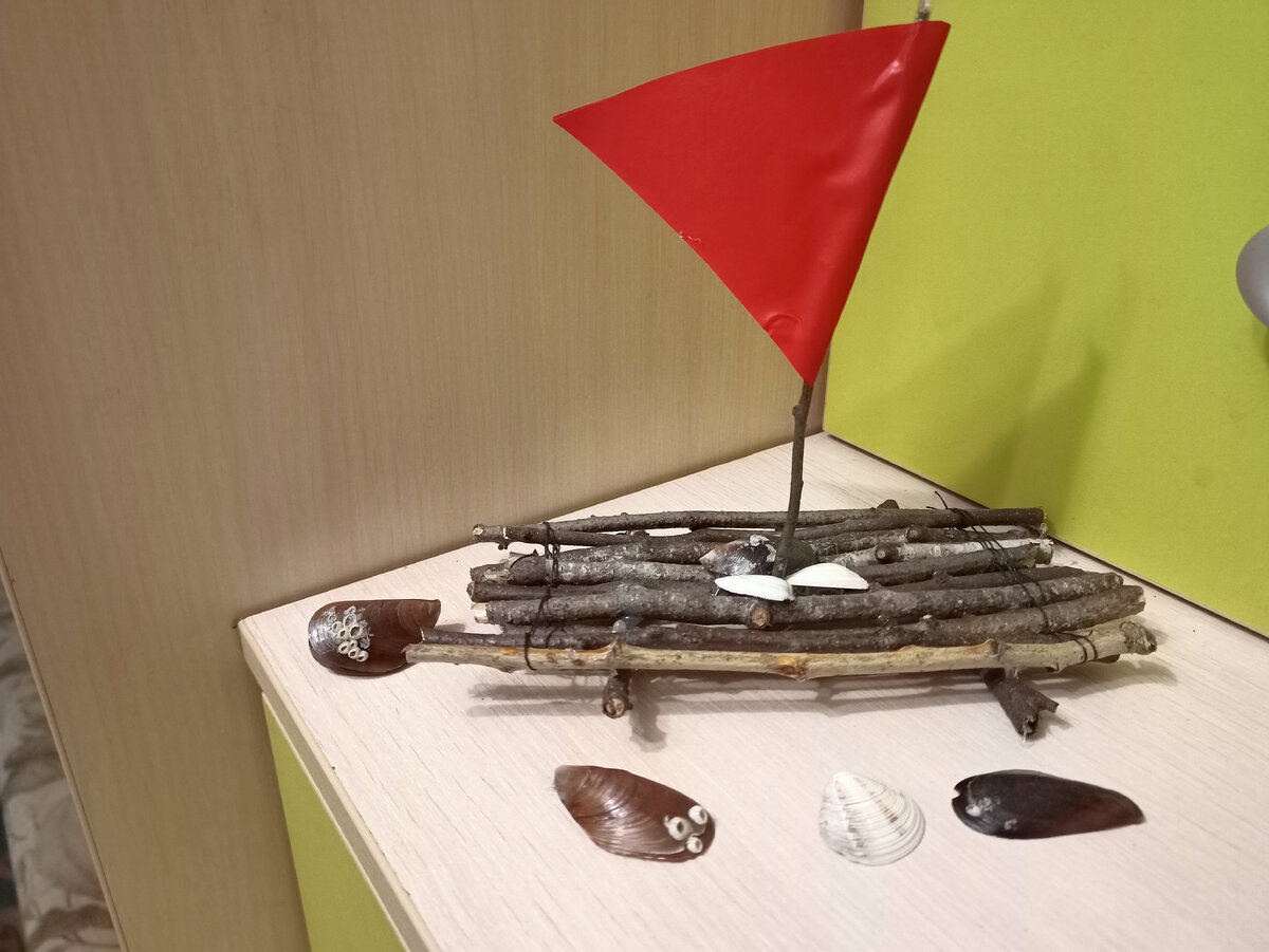 Идеи из природного материала, плот из веток