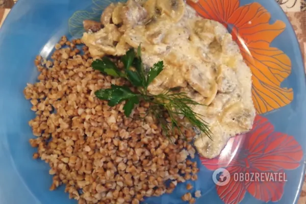 Жареная свинина с грибами на сковороде 