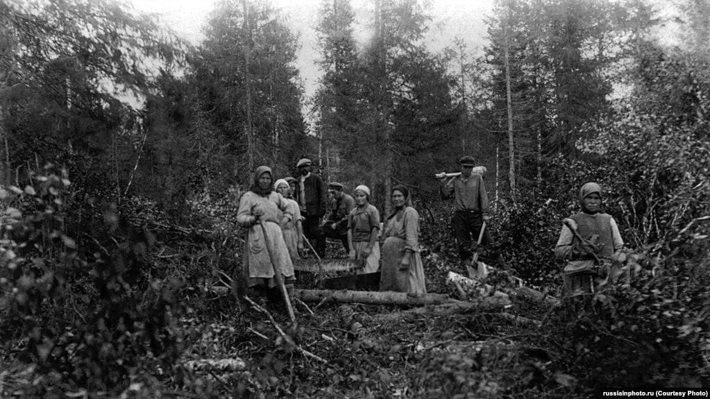 Спецпоселенцы на заготовке леса. Сайт https://www.severreal.org/a/30451474.html