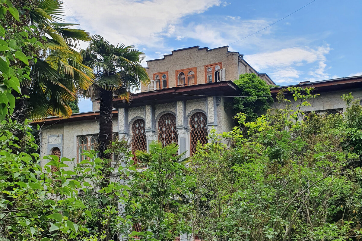 Имение Карасан