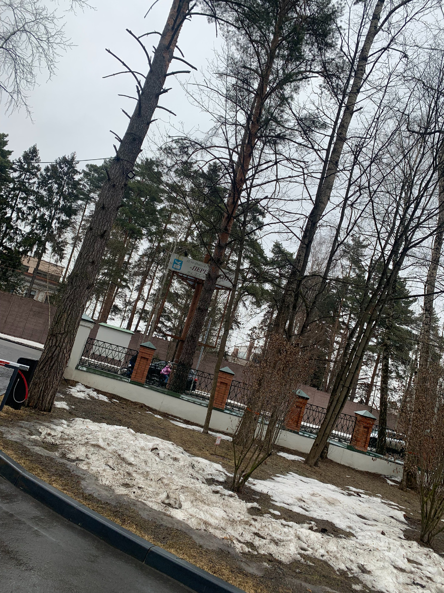 Там есть бесплатная парковка на территории, что кожухи считают очень удобным   