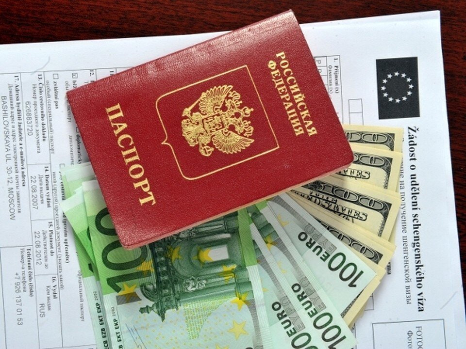     Политолог Калачев считает маловероятным запрет на выдачу шенгенских виз россиянам Михаил ФРОЛОВ