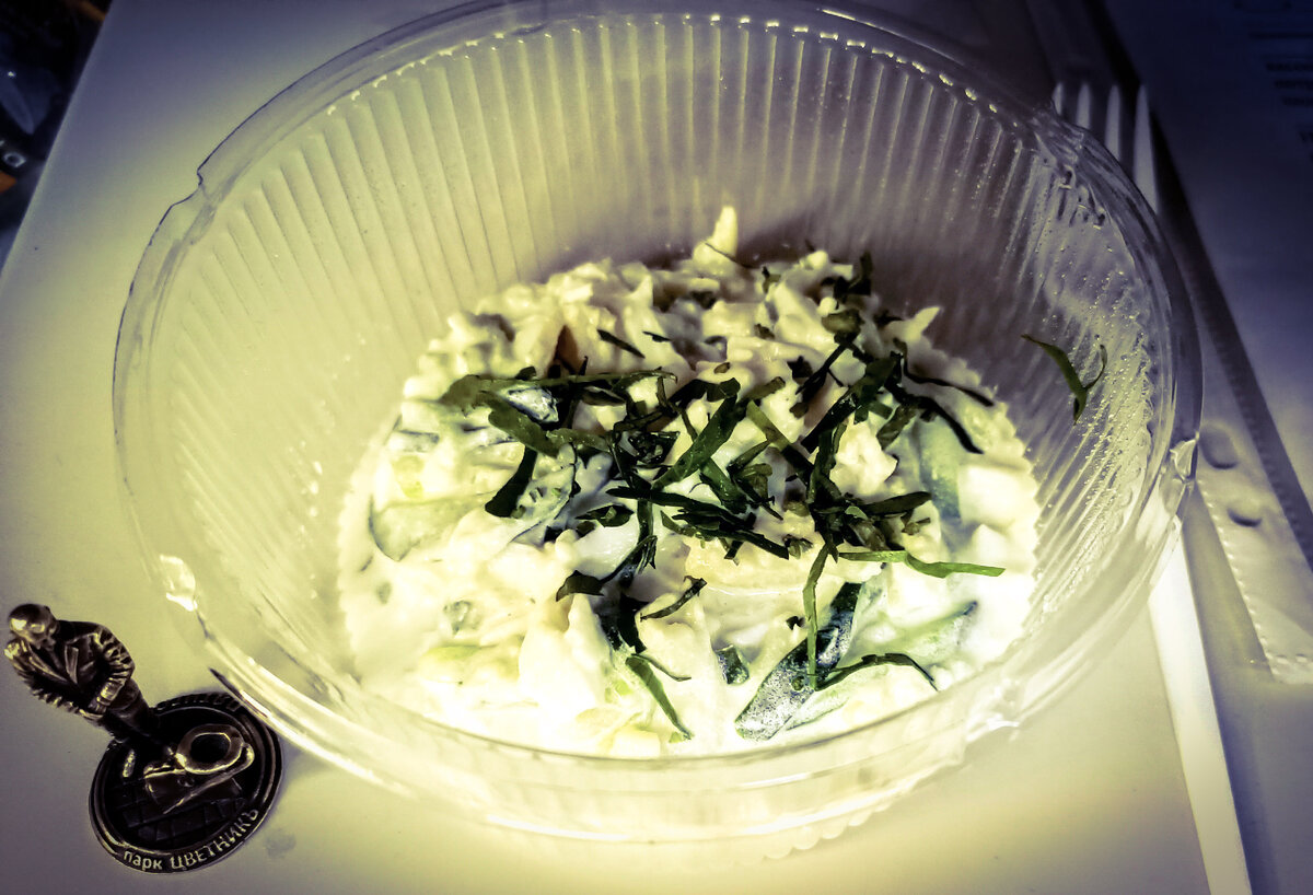 Салат с кальмарами и огурцом