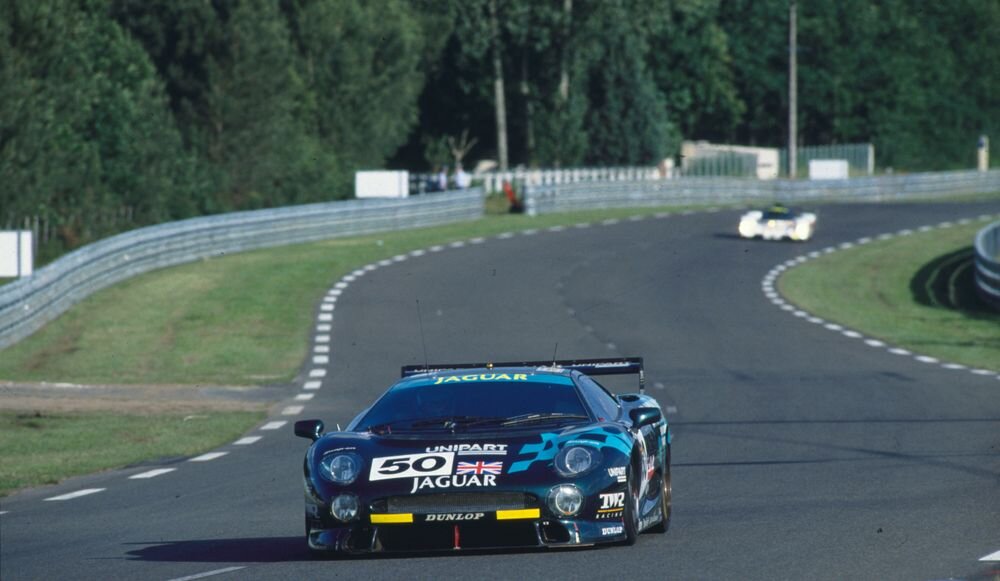 Jaguar XJ220C на трассе Ле-Ман. Фото: Pinterest.com
