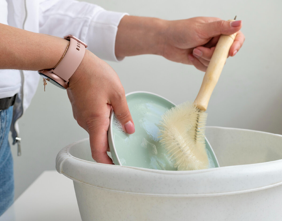 Процесс мытья. Dishwashing Brush. Как помыть посуду с ногтями длинными.