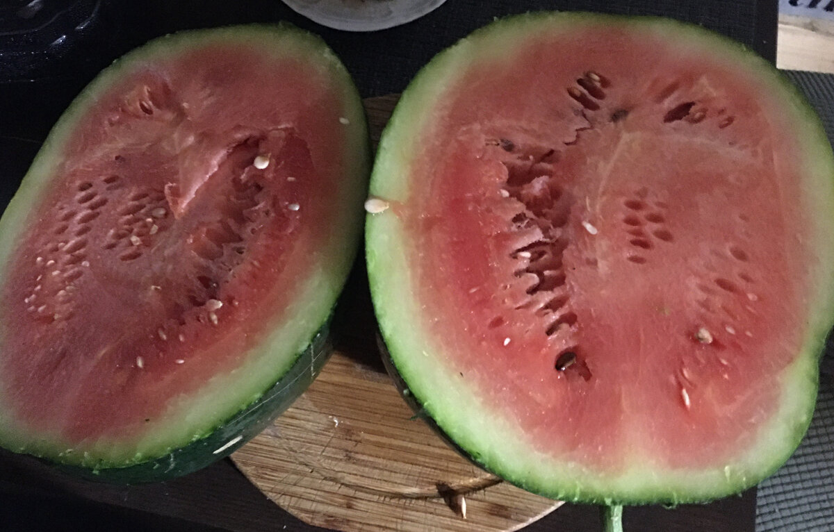 Один из поспевших арбузиков 2021г