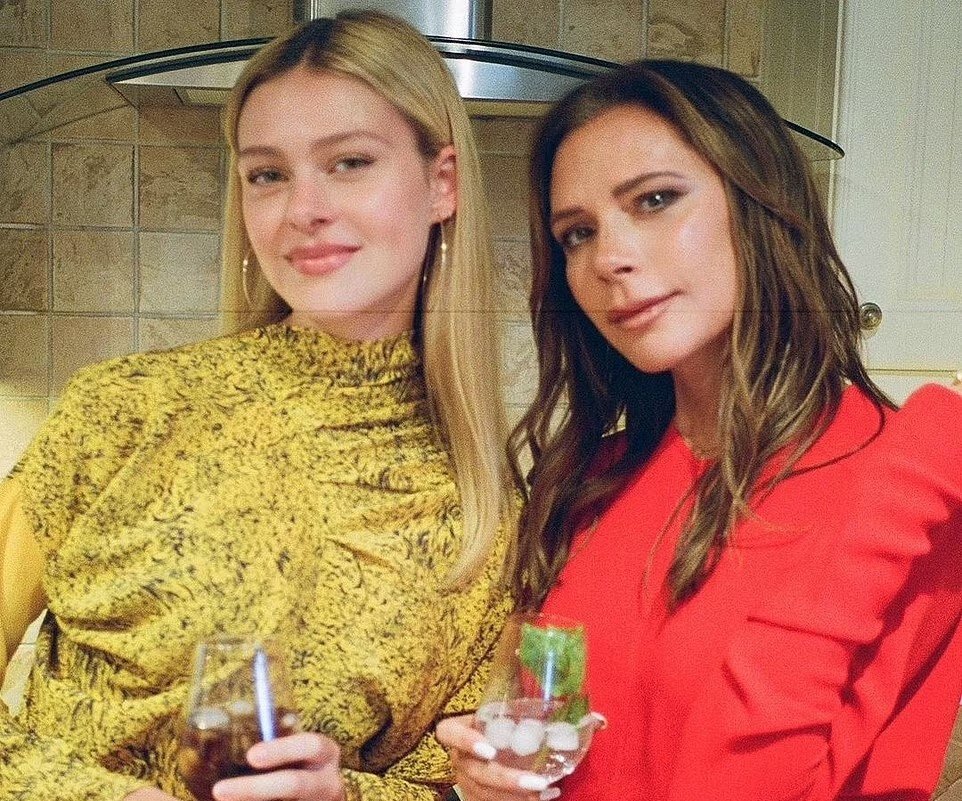     «Я выбрала другое свадебное платье»: Никола Пельтц о вражде со свекровью Викторией Бекхэм