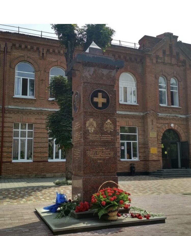 Памятник трём медсёстрам в Ставрополе