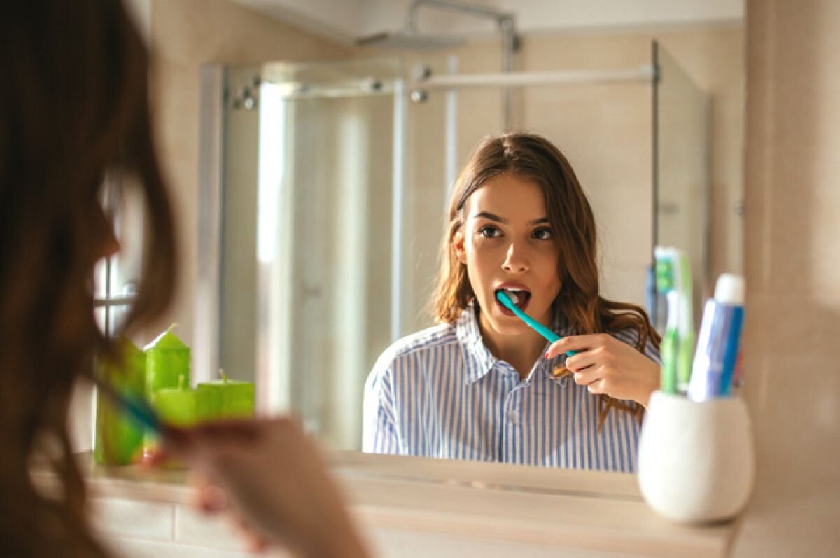    Правила здоровых зубов. Как выбрать щетку, и зачем нужна нить?