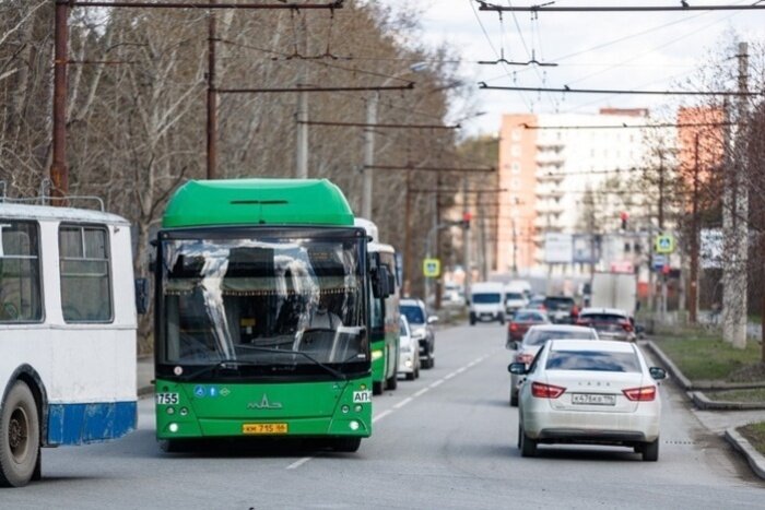 Порно видео лапают в автобусе