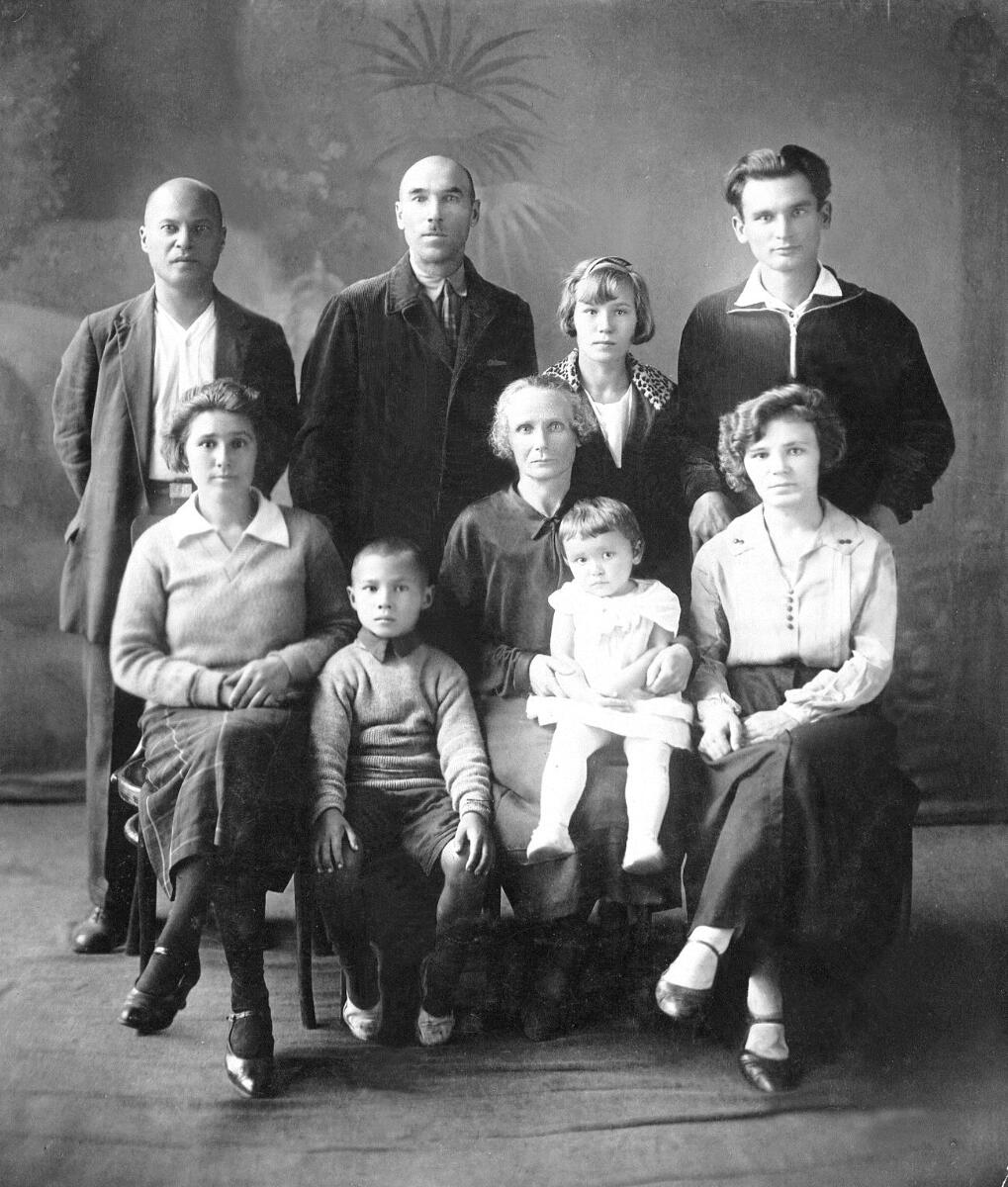 история семьи. детство род семья. антон павлович чехов в детстве с семьёй. фотосессия семьи. детство род семья.