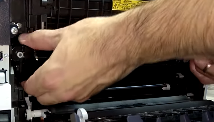 Фото 4. Извлекаем блок фотобарабана